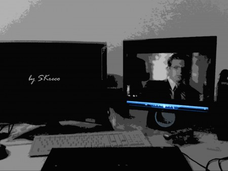 PC - To boli zlaté časy.. :D S dvoma monitormi to bolo ako v nebi... Na jednom si v pohode pozerať film a na druhom odpisovať ľuďom, ktorý vám píšu faaaaaaakt zaujímave správy na ICQ